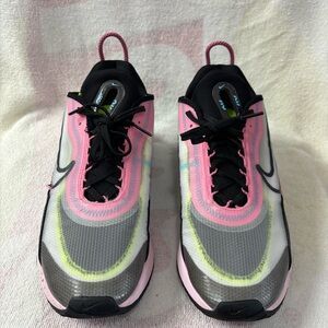 Nike Air Max 2090
Pink Foam Women’s Sz 11 / Men’s 9.5